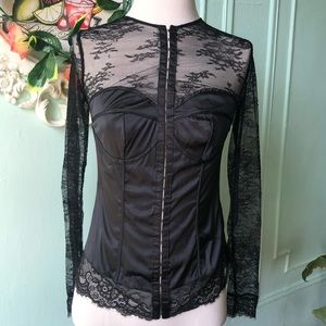 🖤Lady in black corset blouse.🖤